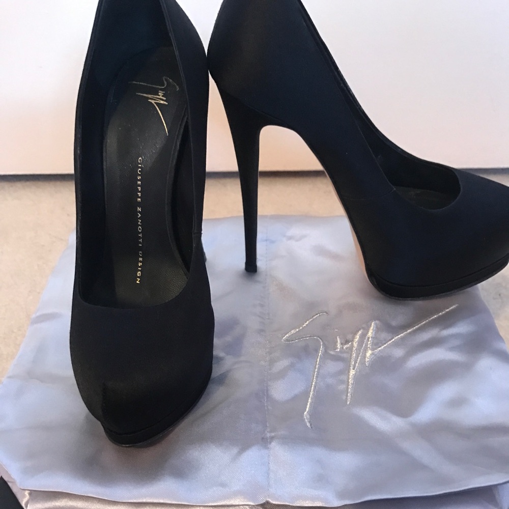 Satin Giuseppe Zanotti Pumps